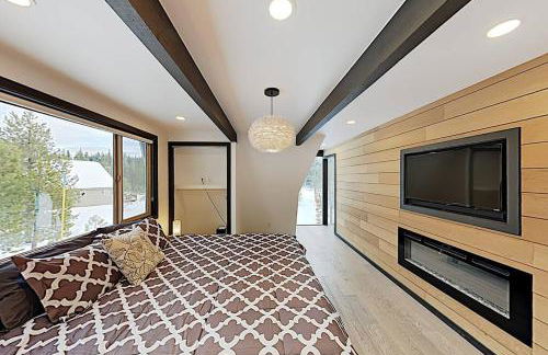 Modern Gambrel Cabin Near Ski Resorts - Photo 11