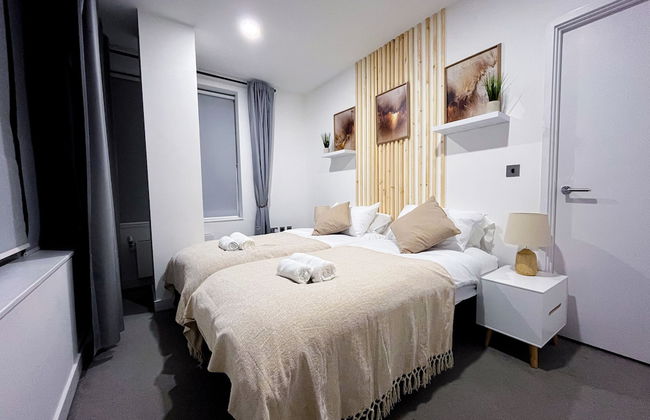 Cozy Luxury City Apartment in Central Bracknell - Photo 4