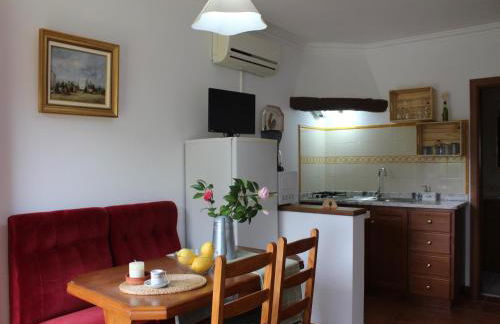 Cottage in Santa Comba with Pool - Photo 5