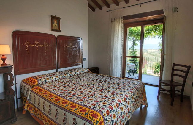 Farmhouse Bliss With Pool, Wine and Tails - Photo 3