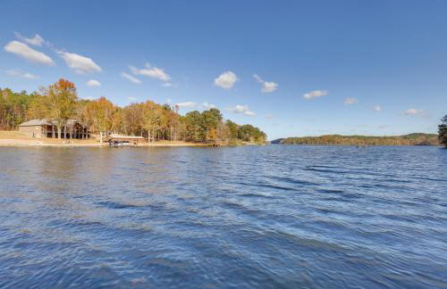 Waterfront Lay Lake Retreat w/ Dock & 3 Piers! - Foto 45