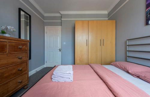 Lovely 3-bed 20 minutes to Central London - Photo 16