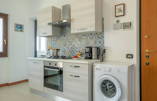 Charming 4-bed Apartment -lake Views & Balconies - Foto 11