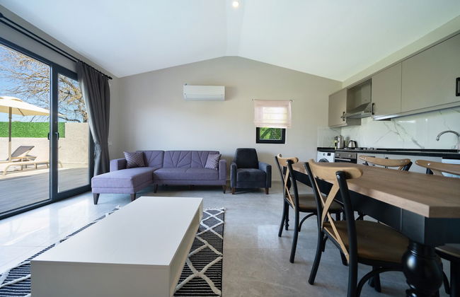 1 Bedroom Private Honeymoon Villa - Photo 11