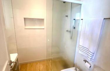 Vista dos sonhos na beira do mar de Angra com pier - Foto 33