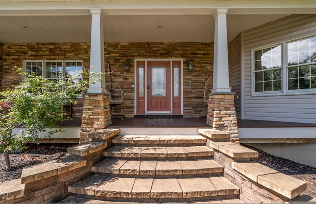 Family Retreat With Autumn Views and Fireplace - Photo 4