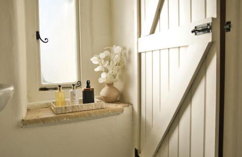 Hollyhocks 2 Bedroom House with Extra Sleeping Option - Wiltshire - Foto 23