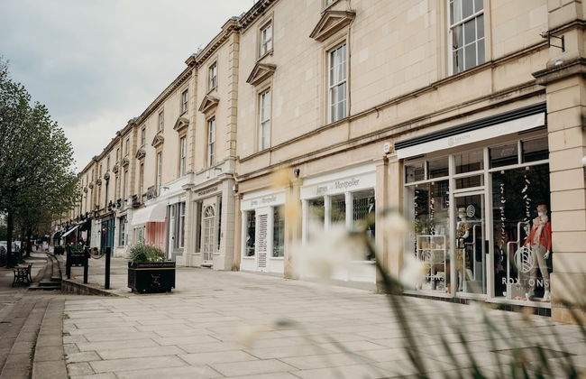 Douglas House - Photo 17