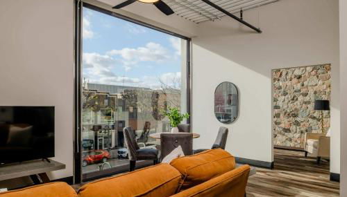 Modern City View 1BR Apartment with Office - free parking - Foto 1