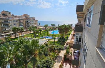 Apartamento primera linea de Playa Climatizado Internet - Foto 1