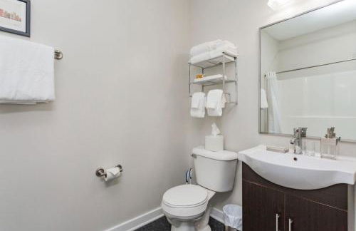 CozySuites Music Row Spacious 2BR free parking 25 - Foto 27