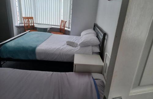 3 Bedroom Apartment near the Beach - Photo 3