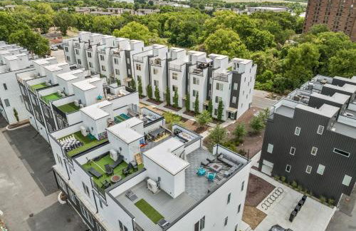 Nashville Townhouse with Rooftop & Modern Comfort - Foto 68