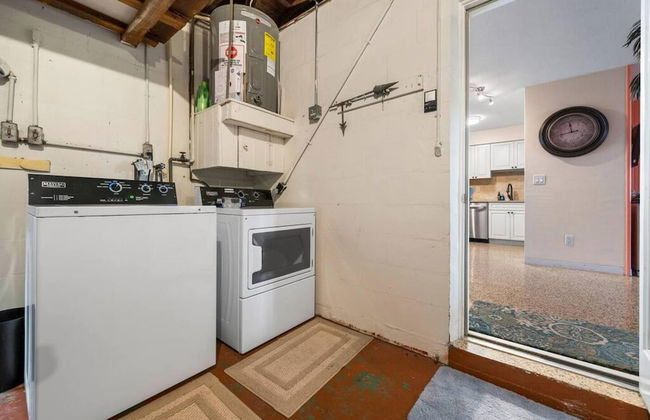 Home with Pool & Hot Tub Close to Beach - Foto 38