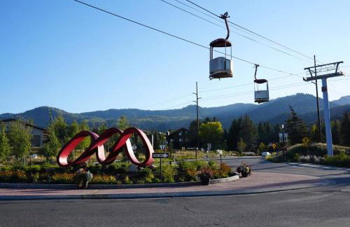 Mountain House PC, Snowy Lake Views Private Hot Tub, New Build, Jordanelle Lake! - Foto 6