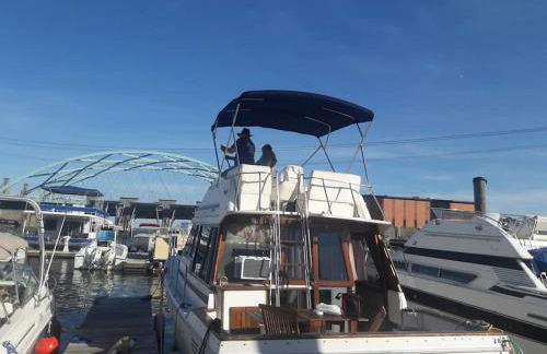 Waterfront 32' Bayliner Yacht - Photo 6