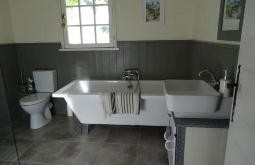 4 Bed-Sleeps 8-Aircon-Garden-Pool-Parking - Foto 7