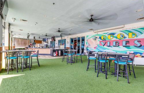 Coastal Haven Pools Restaurant & Beach Shuttle - Foto 9