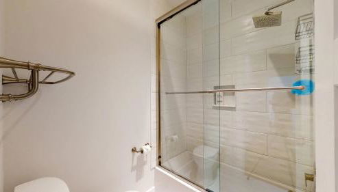 Historic 2BR 1BA with King bed-Fast Wi-Fi 75 OLED TV - Foto 2, Shower