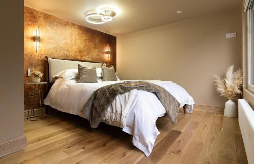 Tree House - Luxury Riverside Escape! - Foto 13