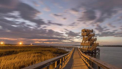 Gritz & Giggles, Where Southern Charm Meets Belly Laughs - Foto 1