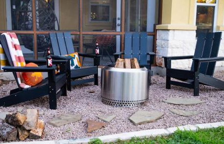 Hacienda SoCo - Fire Pit & 3 Min Walk to SoCo - Foto 54