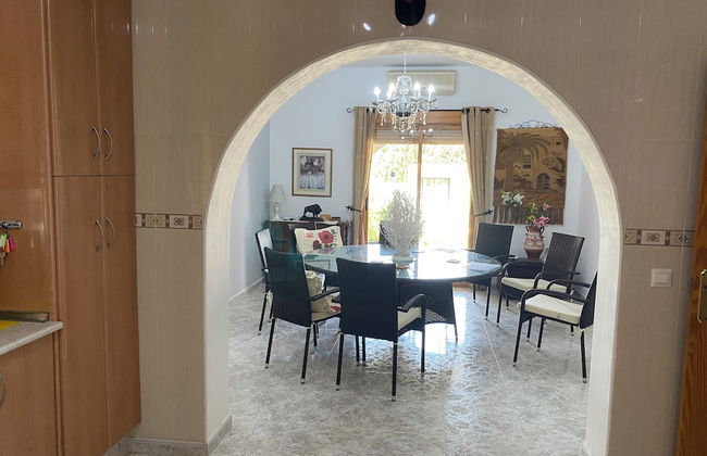 Luxury Beachfront Villa in La Perla - Photo 12