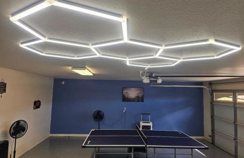 Stunning Joshua Home with Pool, Spa, & Game Room! - Foto 27