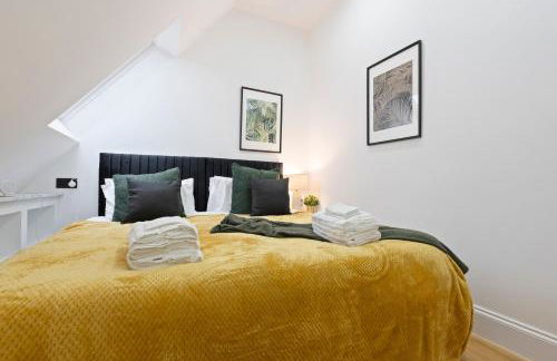 Beautiful Home, Free Parking For Large Groups Sleeps 10 Book Now! - Foto 13