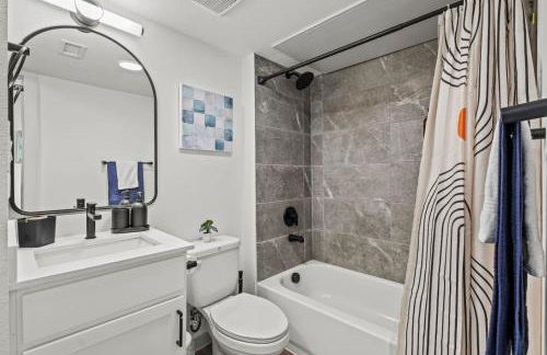 Near Medical District Walkable to Oak Lawn Bars - Foto 25