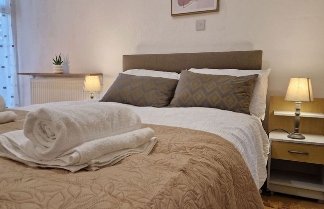 Spacious 1 Br Lincoln City Centre & Amenities, Free Parking - Photo 3