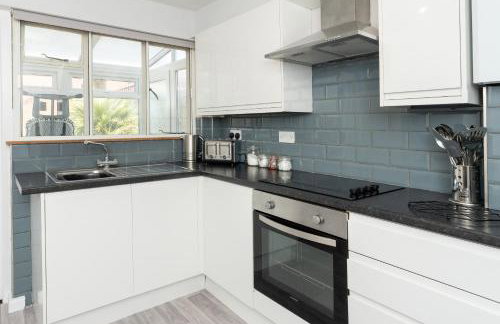 3-Bedroom Cosy Stunning Central Home, Sleeps 8 with Parking and Private Garden - LONG TERM STAY SPRING SPECIAL OFFER AVAILABLE! - by Blue Puffin Stays - Foto 23