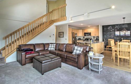 Spacious Ski-inandOut Black Mountain Home with Deck! - Foto 7