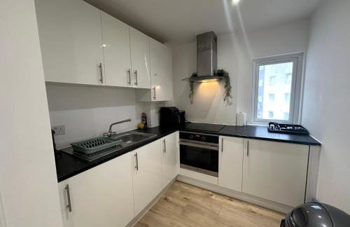 London Luton Airport Luxury Midland Apartments - GATED PARKING - Balcony - Sleeps 4 - Foto 6