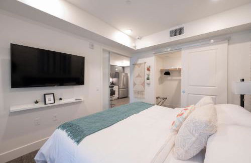 King Bed-Walk Downtown-Free Garage Parking-Laundry - Foto 50