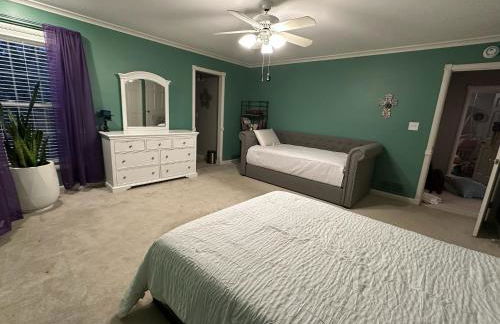 World Cup Ready - Spacious 5-Bedroom Home with Pool, Hot Tub, and Outdoor TV - Foto 25