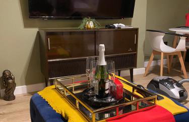 Lovely 3 bed with jacuzzi, close to airport, driveway, wifi - Foto 39