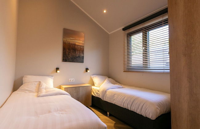 Luxury Lodge With Private Swimming Pool - Photo 5