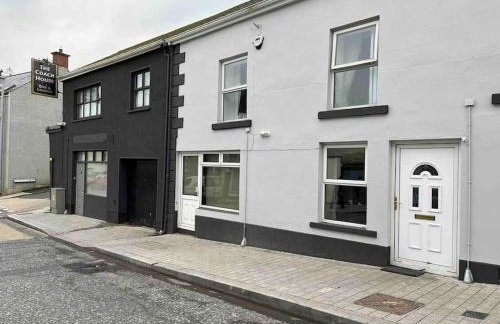 Corner House 2-Bed Townhouse Sleeps 3 - Photo 25