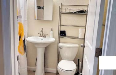 Cozy Corner 10mins to Downtown - Foto 22