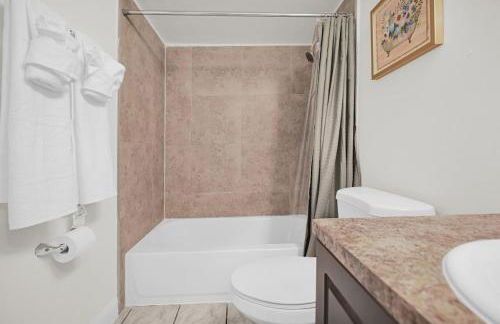 Chic Boca Raton Apartment Pool WiFi Parking - Photo 17