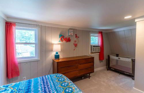 Charming Waterfront Cabin - Sleeps 10 - Photo 24