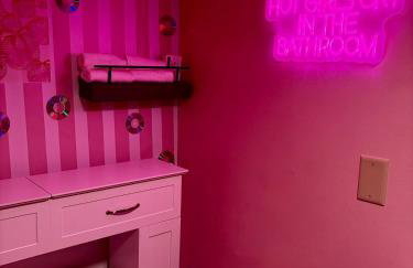 Pinksburgh pet-friendly by Strip, stadium, skyline - Foto 26