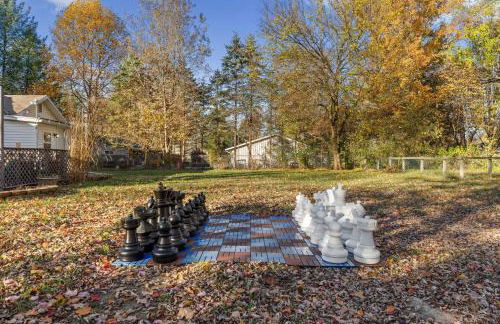 3BD Family Retreat - 4 Mins to UND - Yard Games - Foto 34