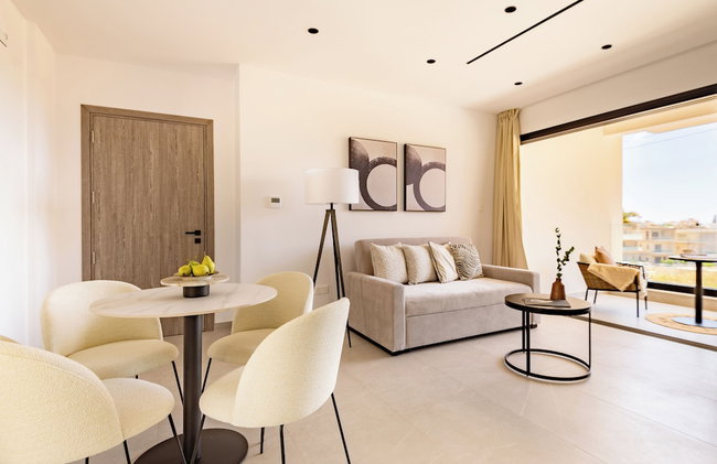 Sanders Eduardovich Limassol - Photo 25