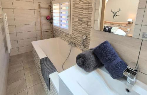 Chalet avec Jacuzzi, billard, jardin clos, proche Paradiski - Foto 33