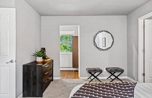 Modern Family Haven Fenced Yrd GrillFirepit - Foto 17