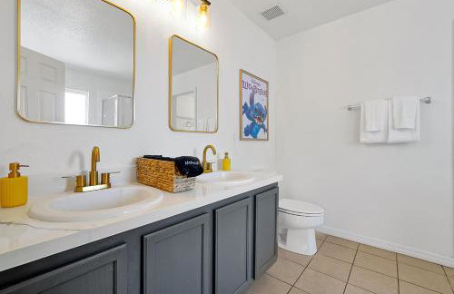 Lilo & Stitch Themed Villa 10 Min to Disney! Heated Pool & Game Room - Foto 34