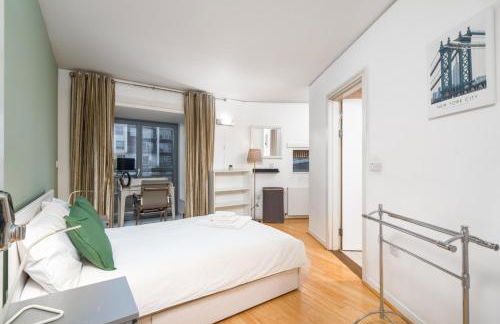 Lovely 3BD Flat, Parking, sleeps SIX close to O2 - Foto 18