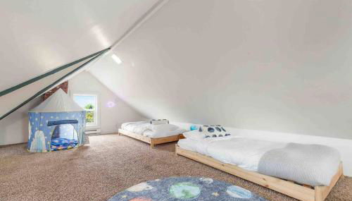 Spacious Retreat with guest house, game room, parking in N Tacoma - Foto 5